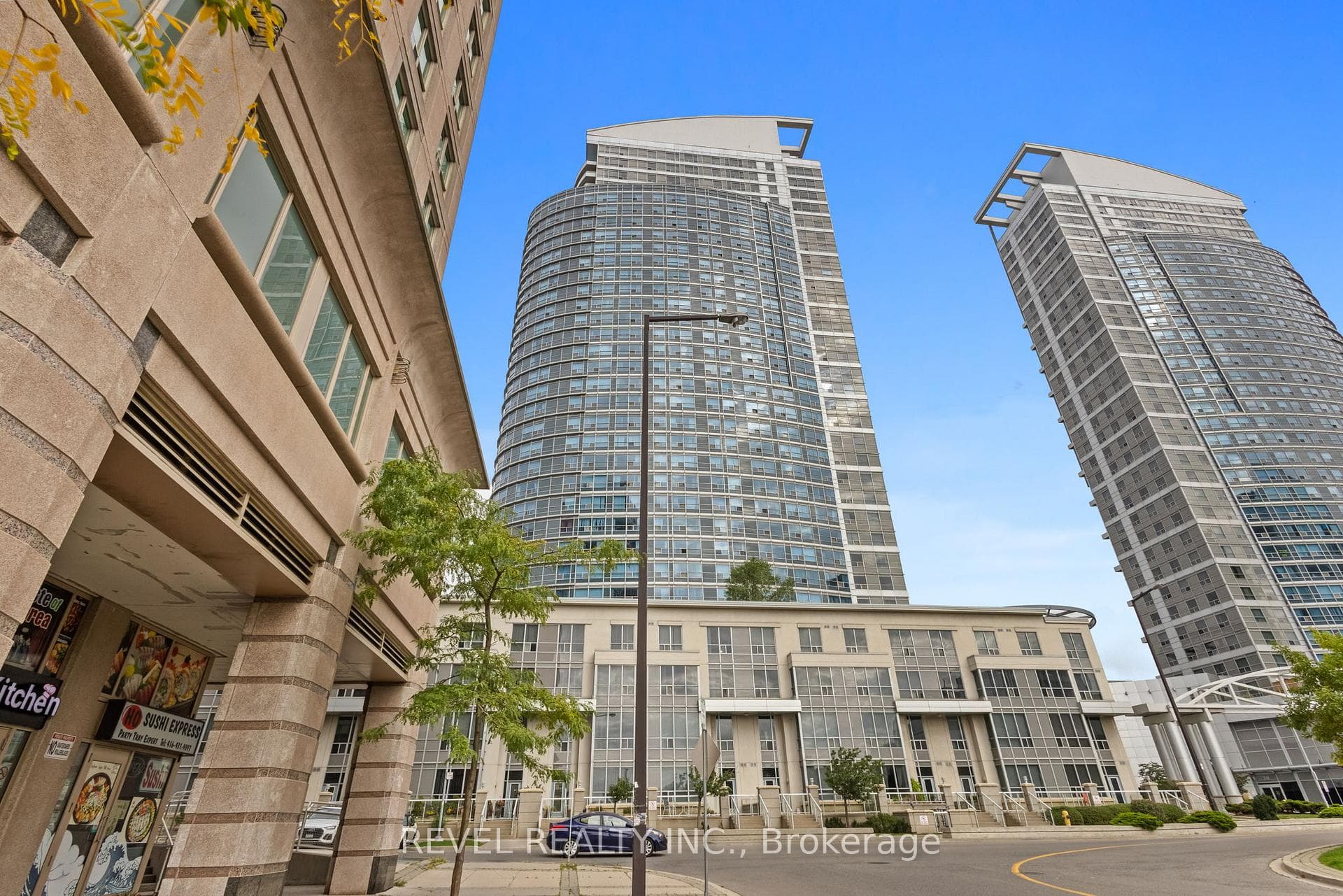 36 Lee Centre Drive Unit 812 photo 1