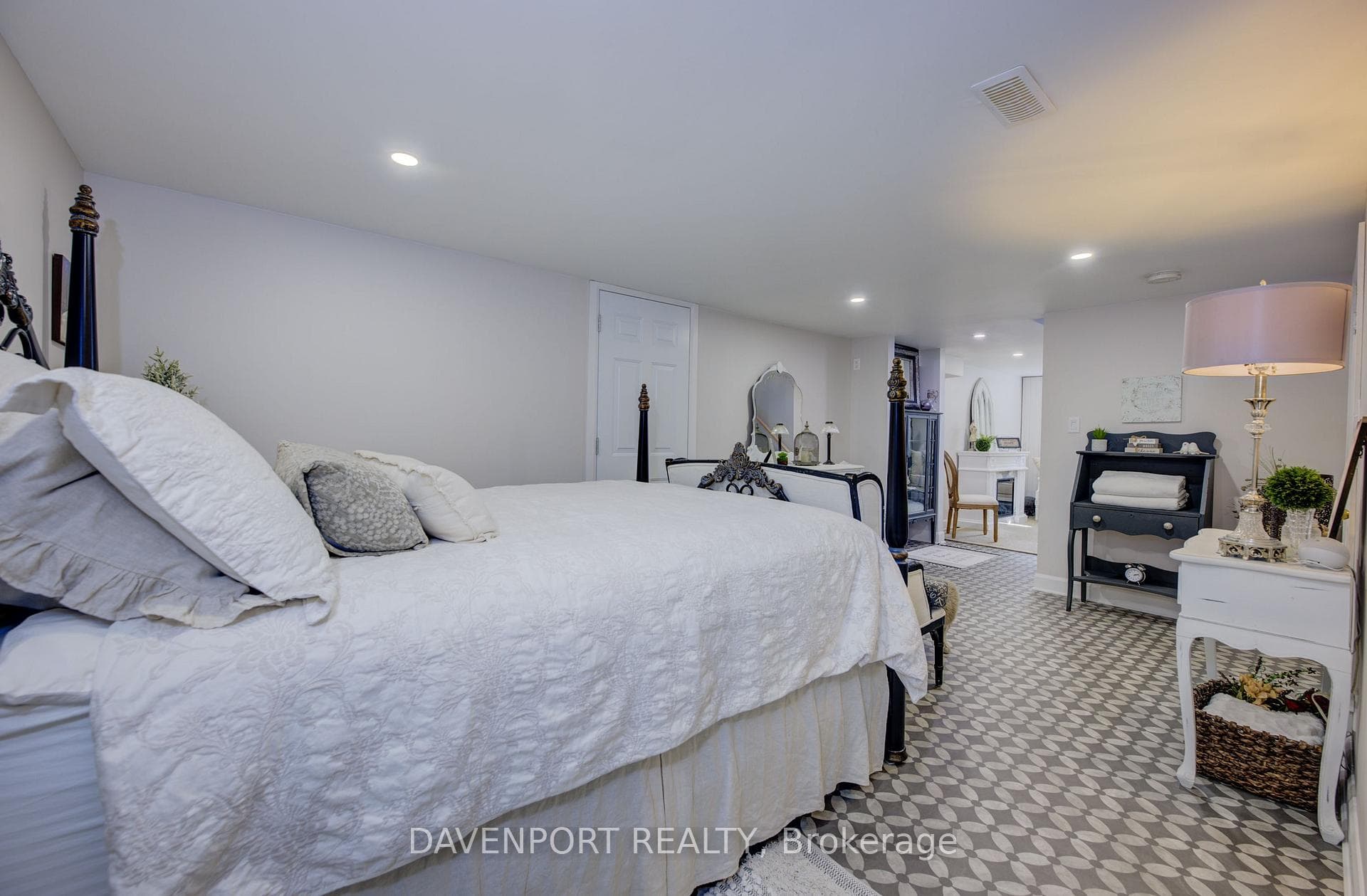 341 Henry Street photo 38