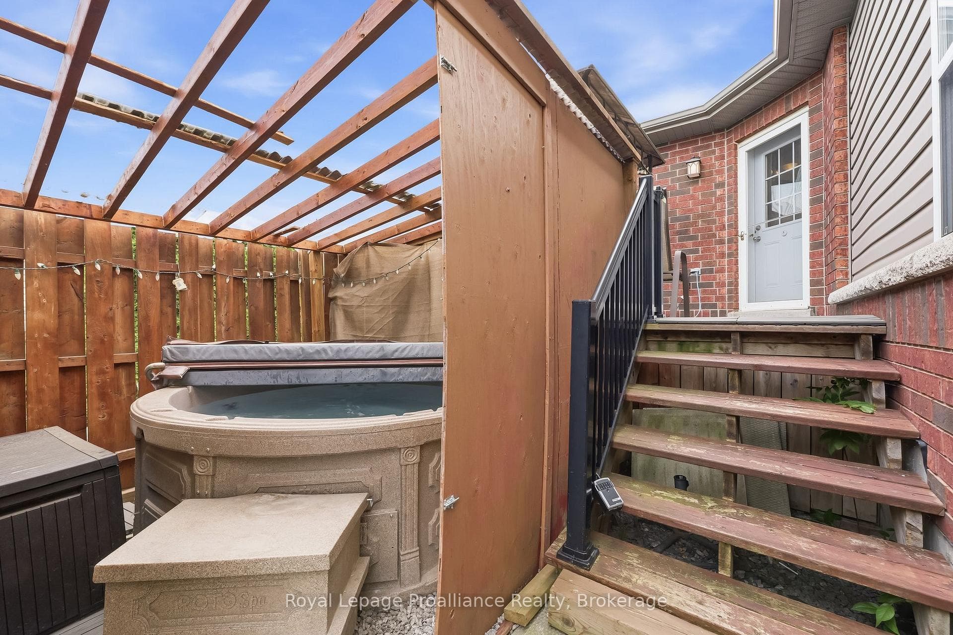 23 Empire Boulevard photo 42