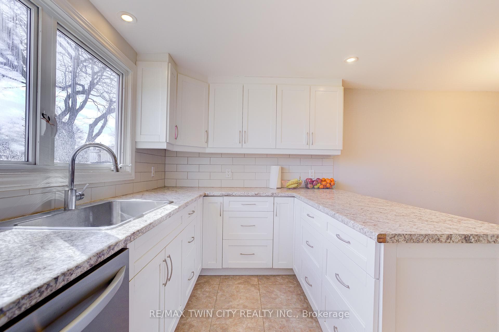 22 Blackhorne Crescent photo 7