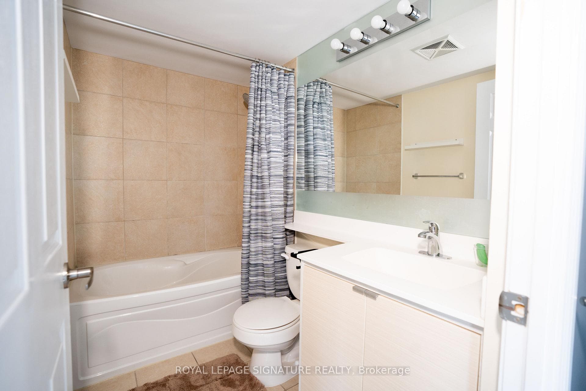 310 Burnhamthorpe Road Unit 3306 photo 11