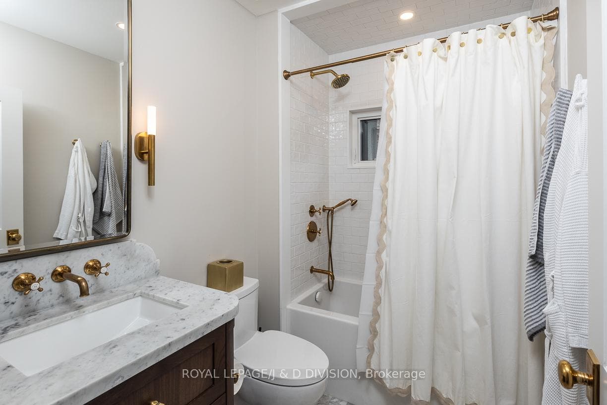 102 Shaftesbury Avenue photo 32