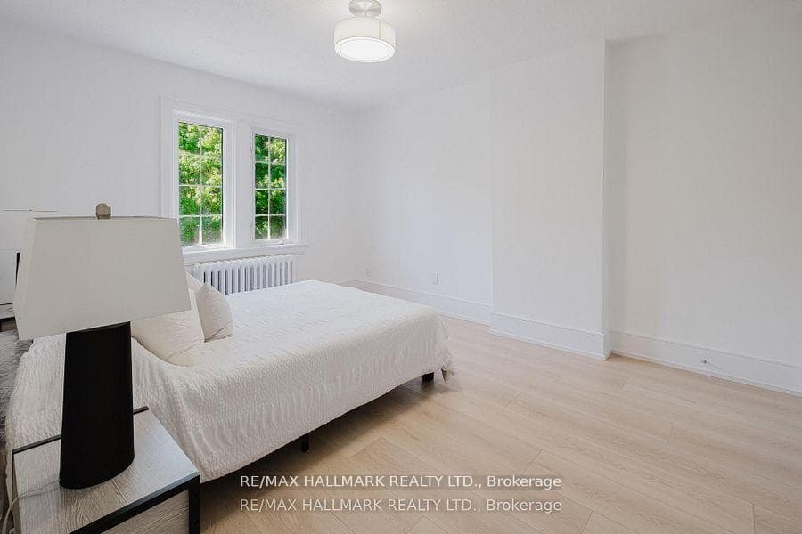 18 Glen Stewart Avenue photo 12
