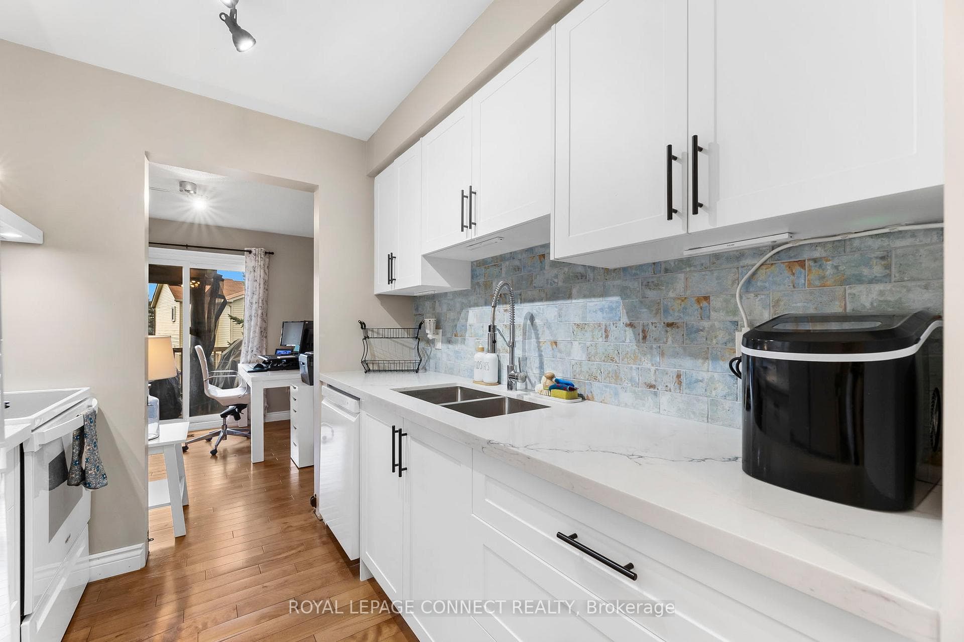 74 Wright Crescent photo 6