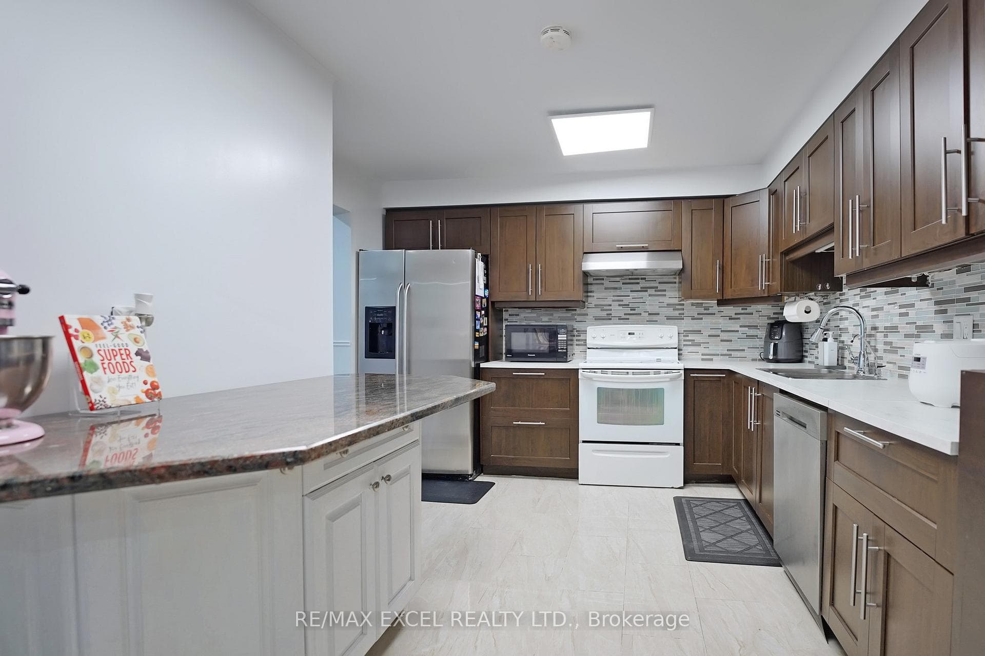 398 Bristol Crescent photo 9