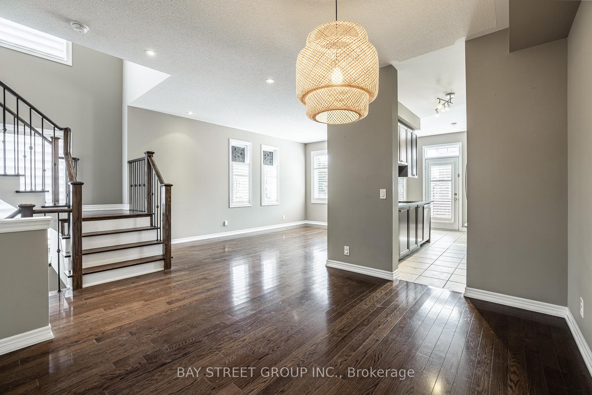 4 Courtland Crescent photo 12