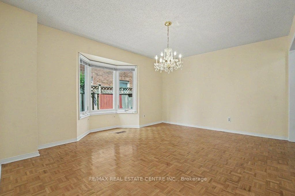 68 Moorehead Crescent photo 10