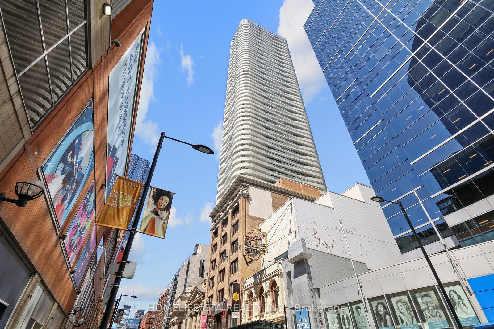 197 Yonge Street Unit 3405 photo 1