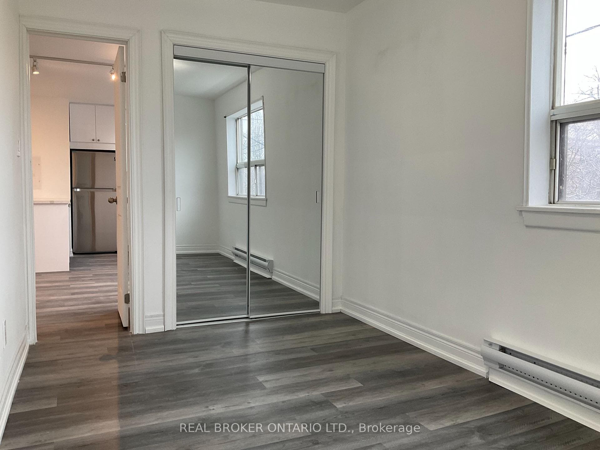 2209 Gerrard Street Unit 1 photo 5