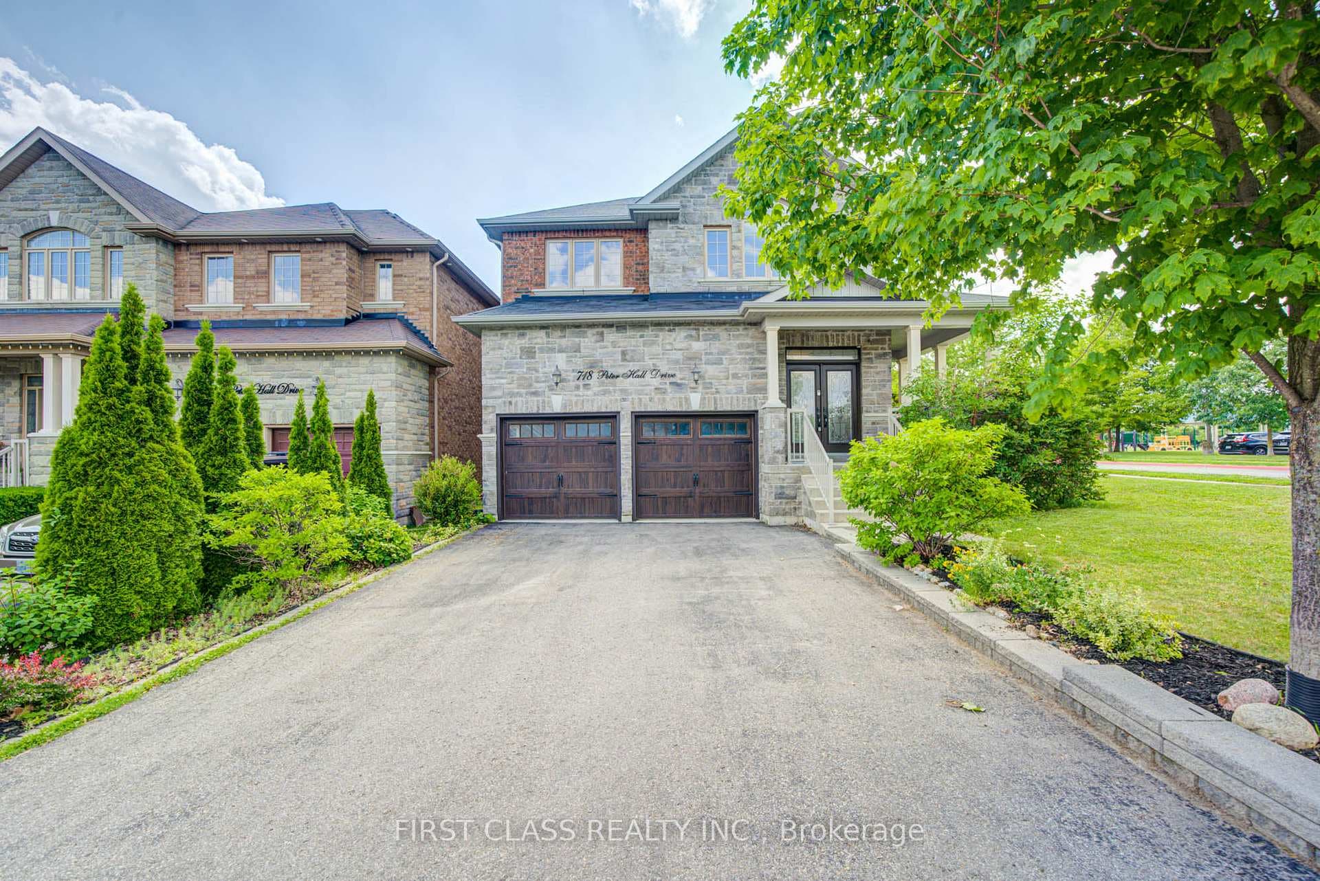 718 Peter Hall Drive photo 1