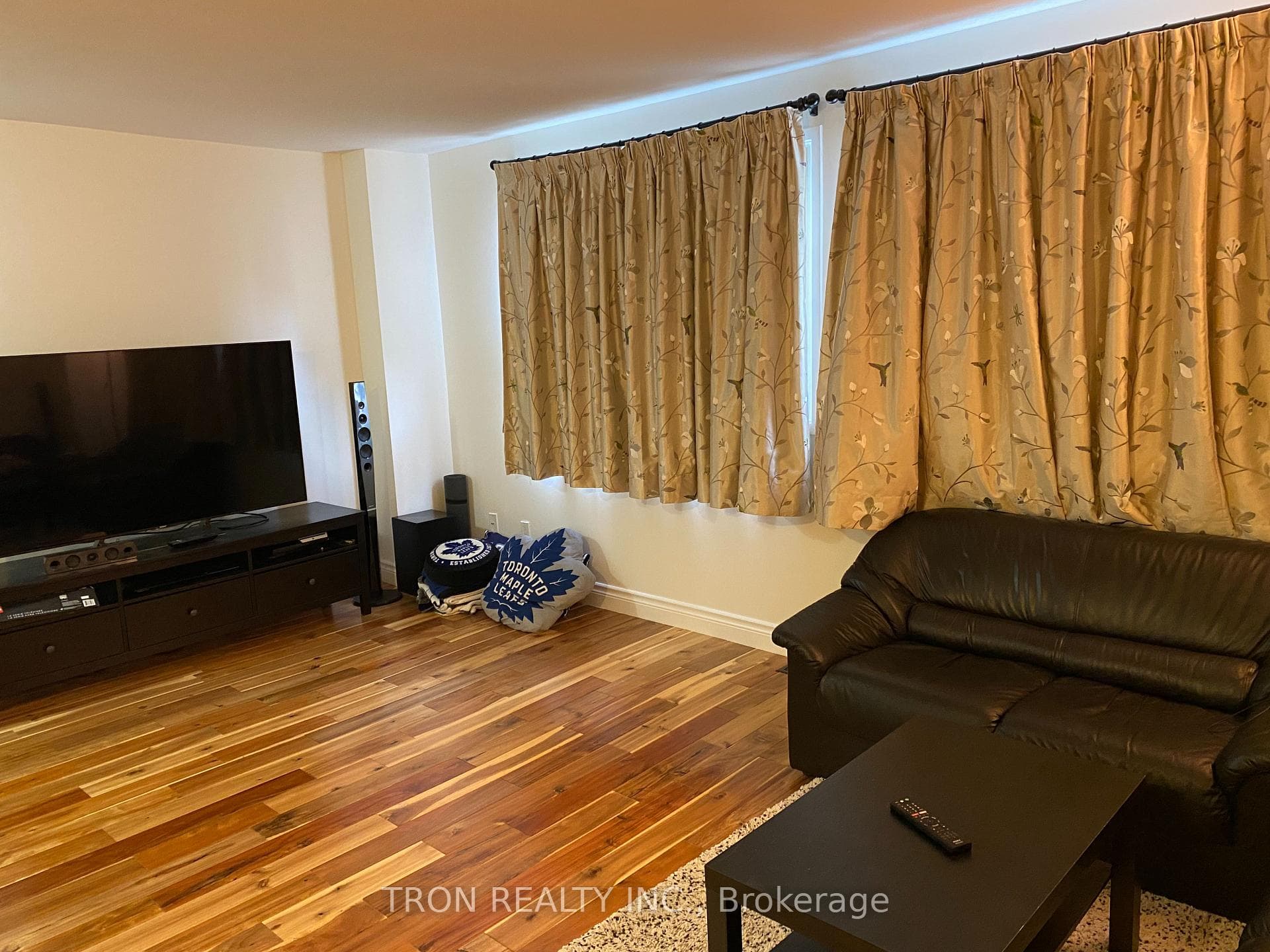 33 Yellow Birch Way photo 3