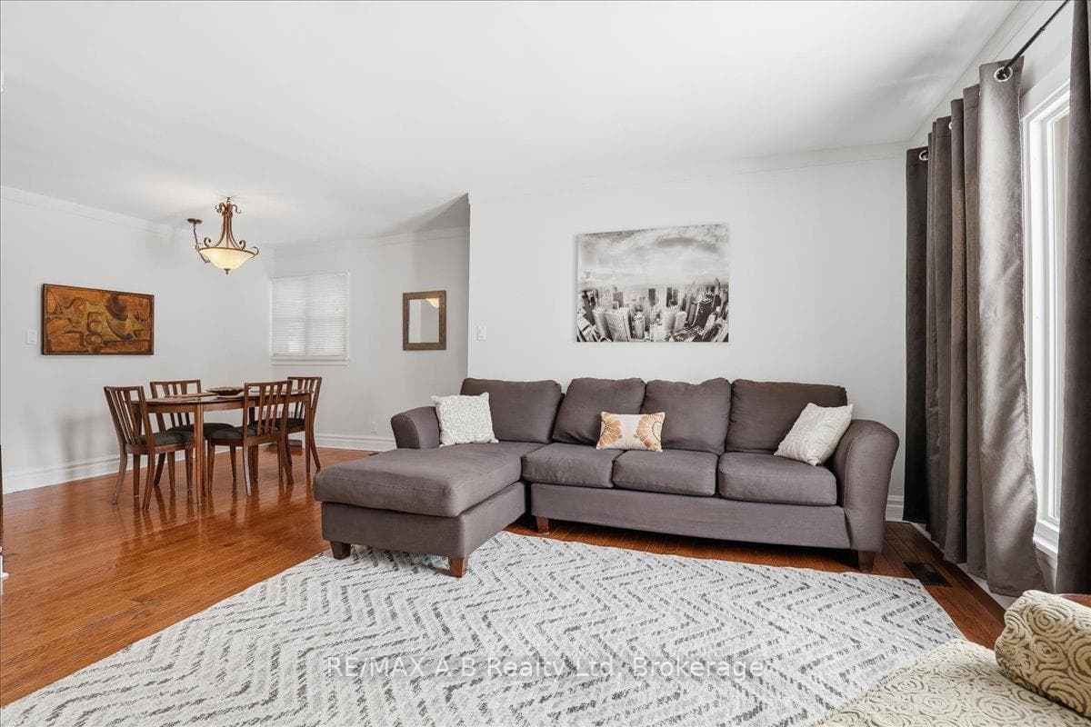 296 Huron Street photo 7