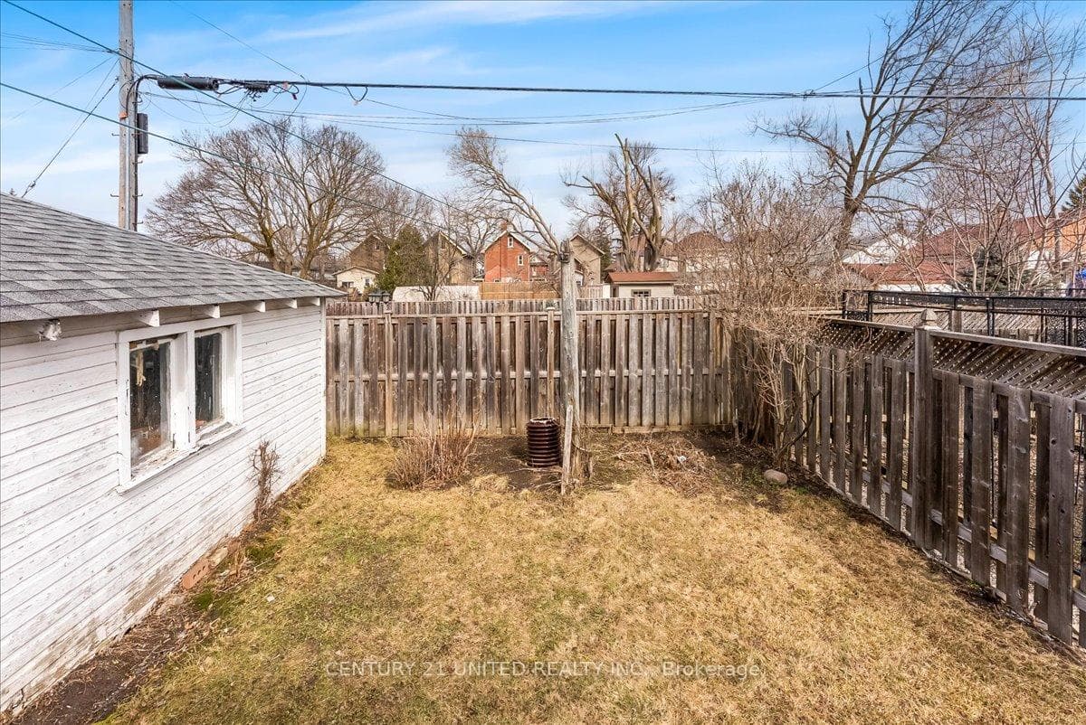 590 Douglas Avenue photo 25