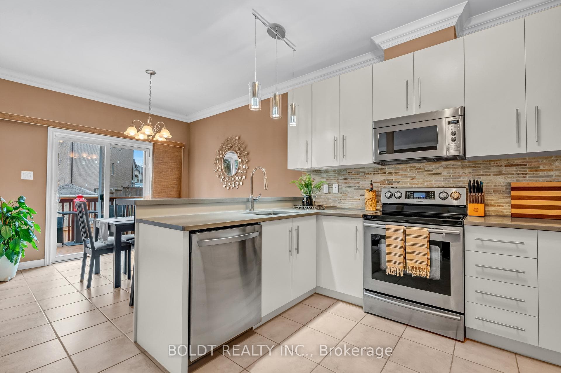 51 Maplevale Drive photo 12