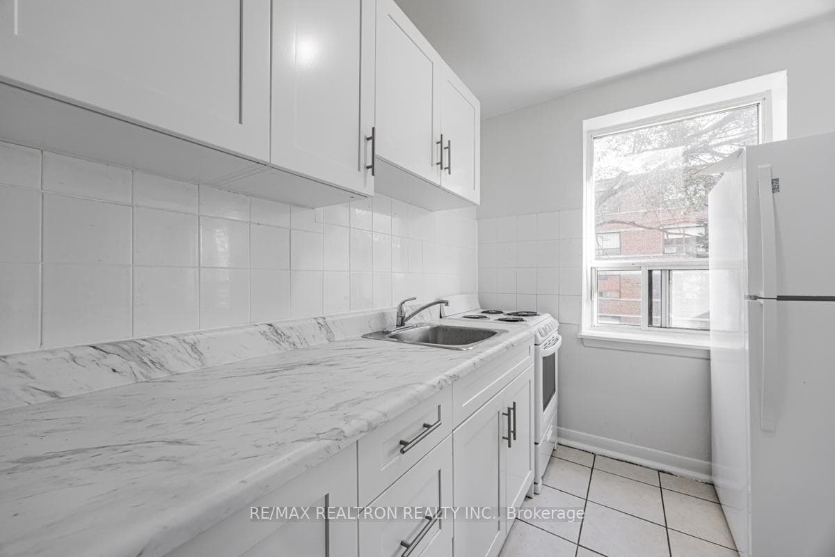 4 Hill Heights Road Unit 201 photo 4