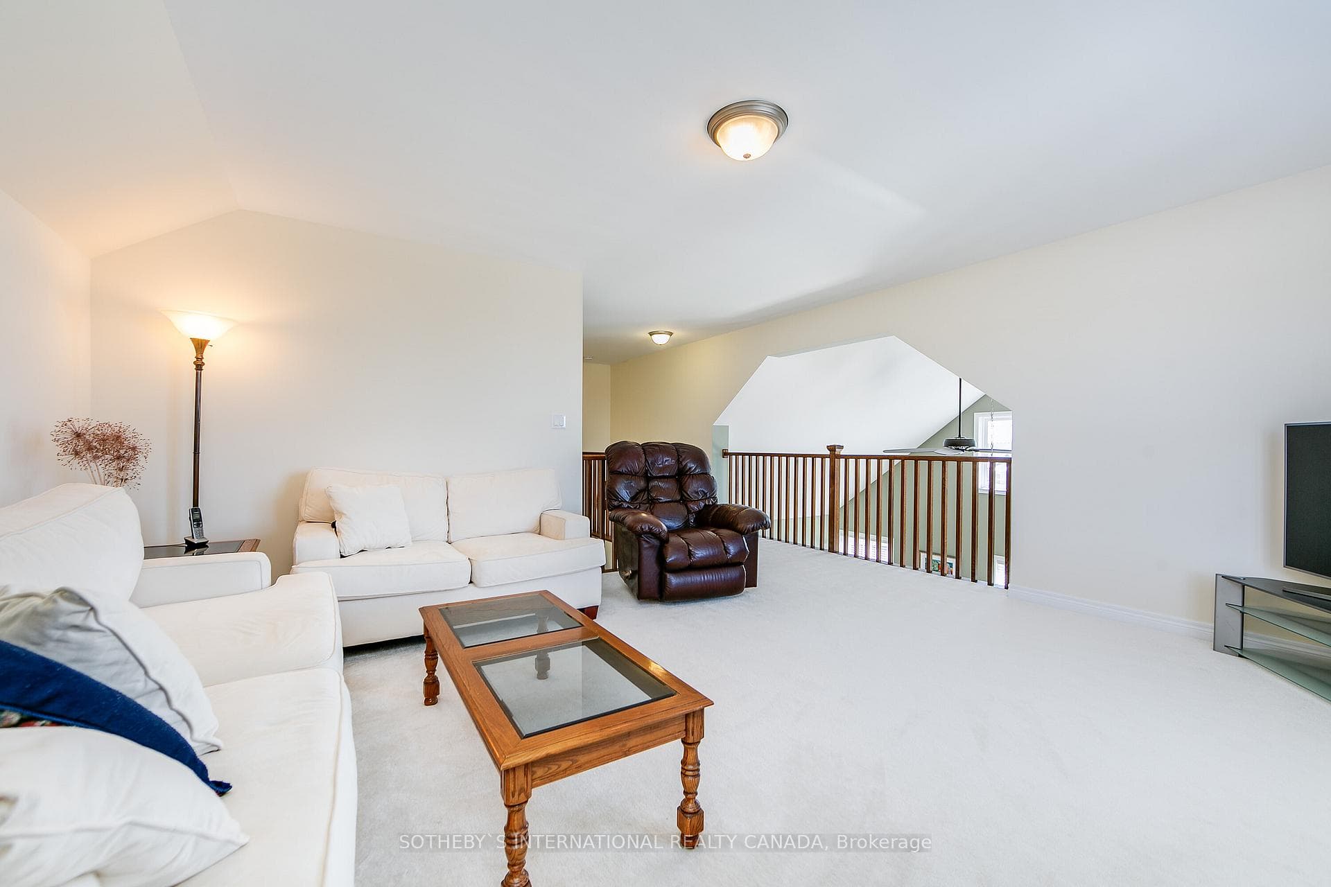 409 Lakeshore Road photo 28