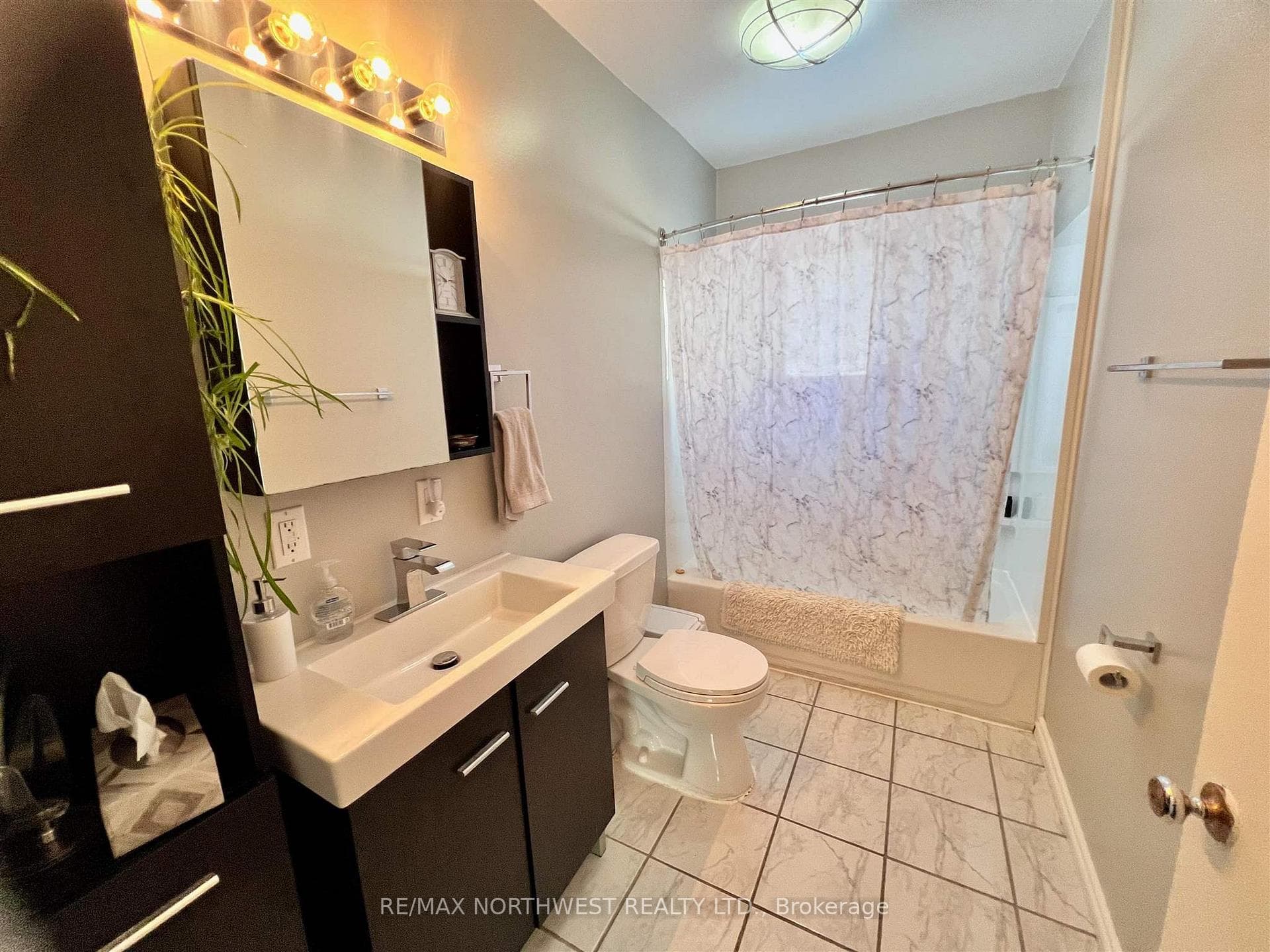 140 Regina Avenue photo 20
