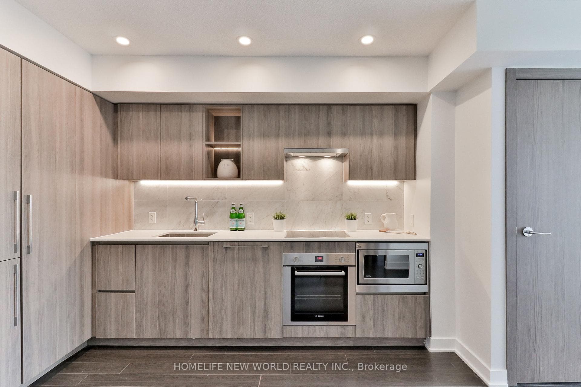 17 Bathurst Street Unit 812 photo 3