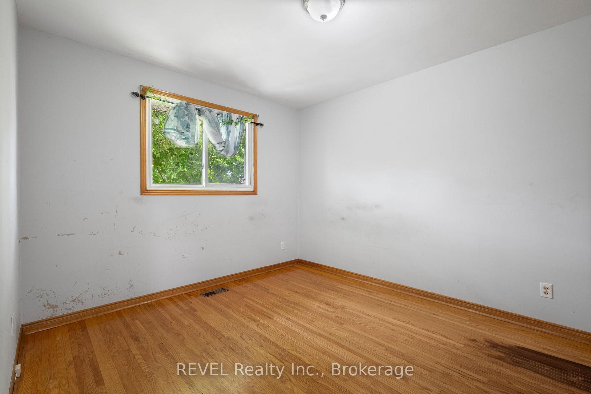 167 Wellington Street photo 19