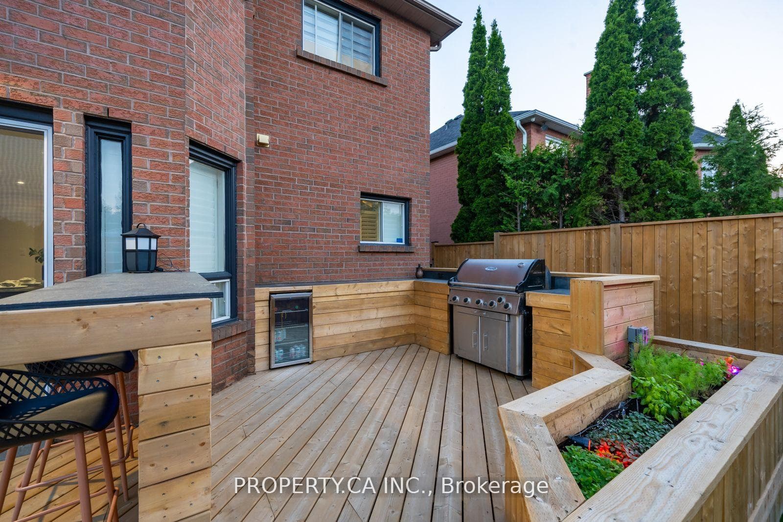 204 Beverley Glen Boulevard photo 34