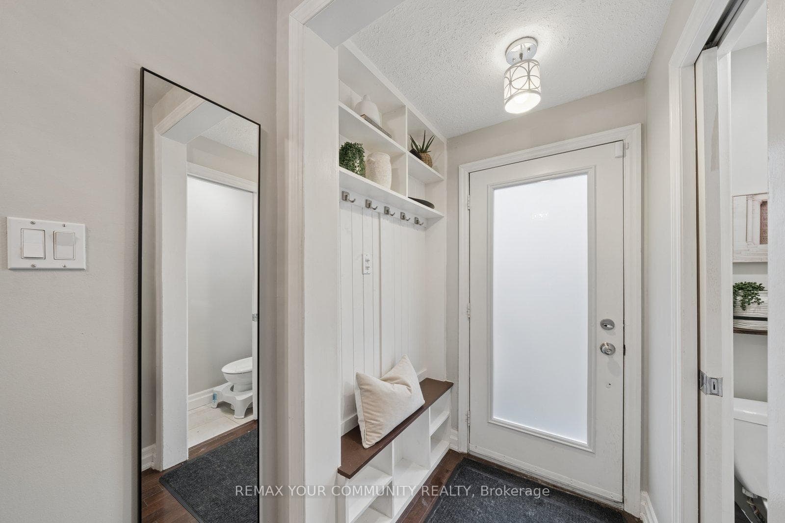19 Newbury Lane photo 3