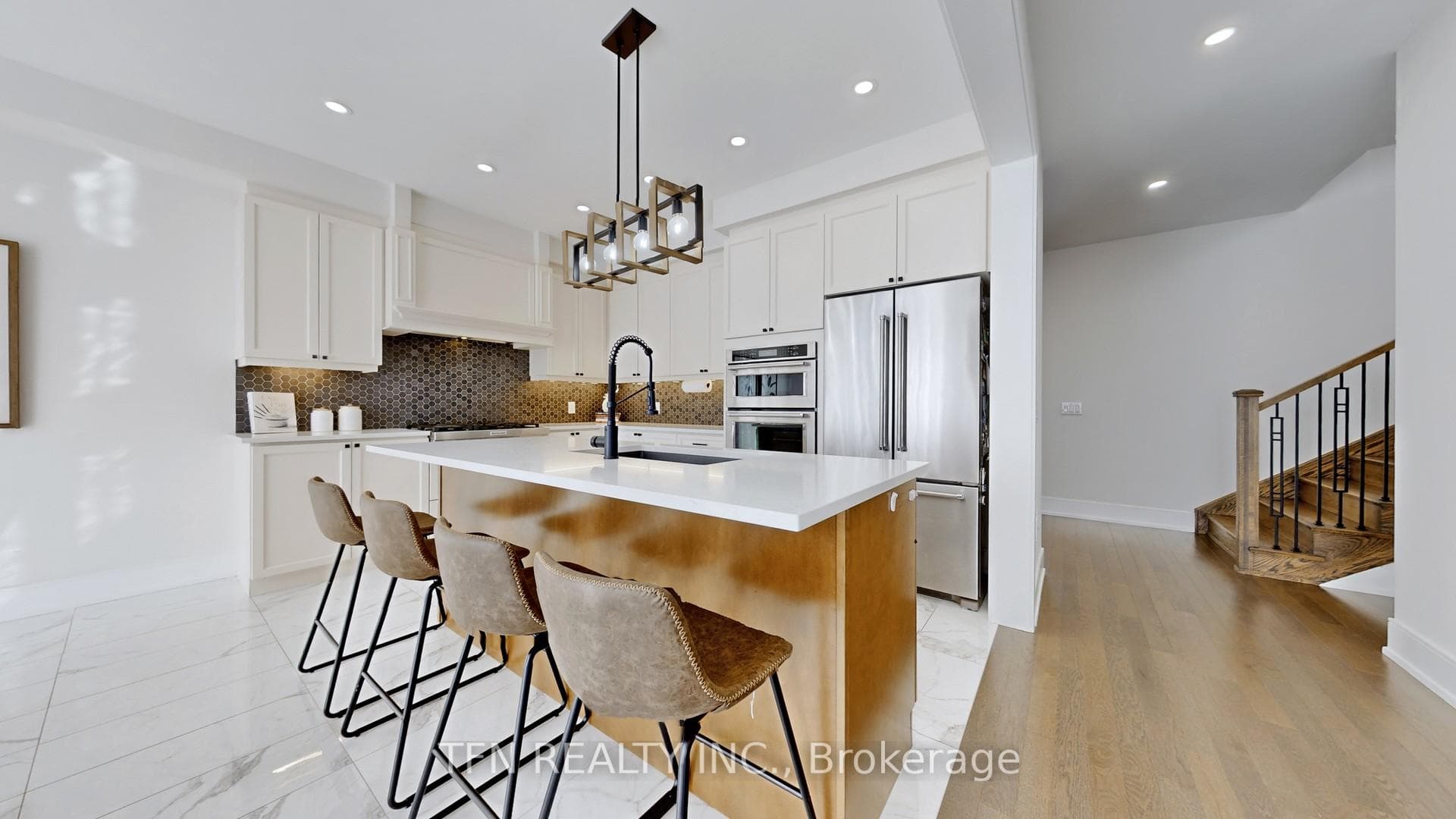 19 Clear Spring Avenue photo 8