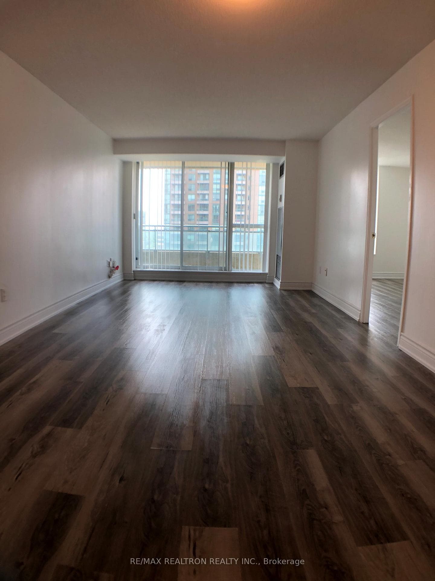 39 Pemberton Avenue Unit 803 photo 3