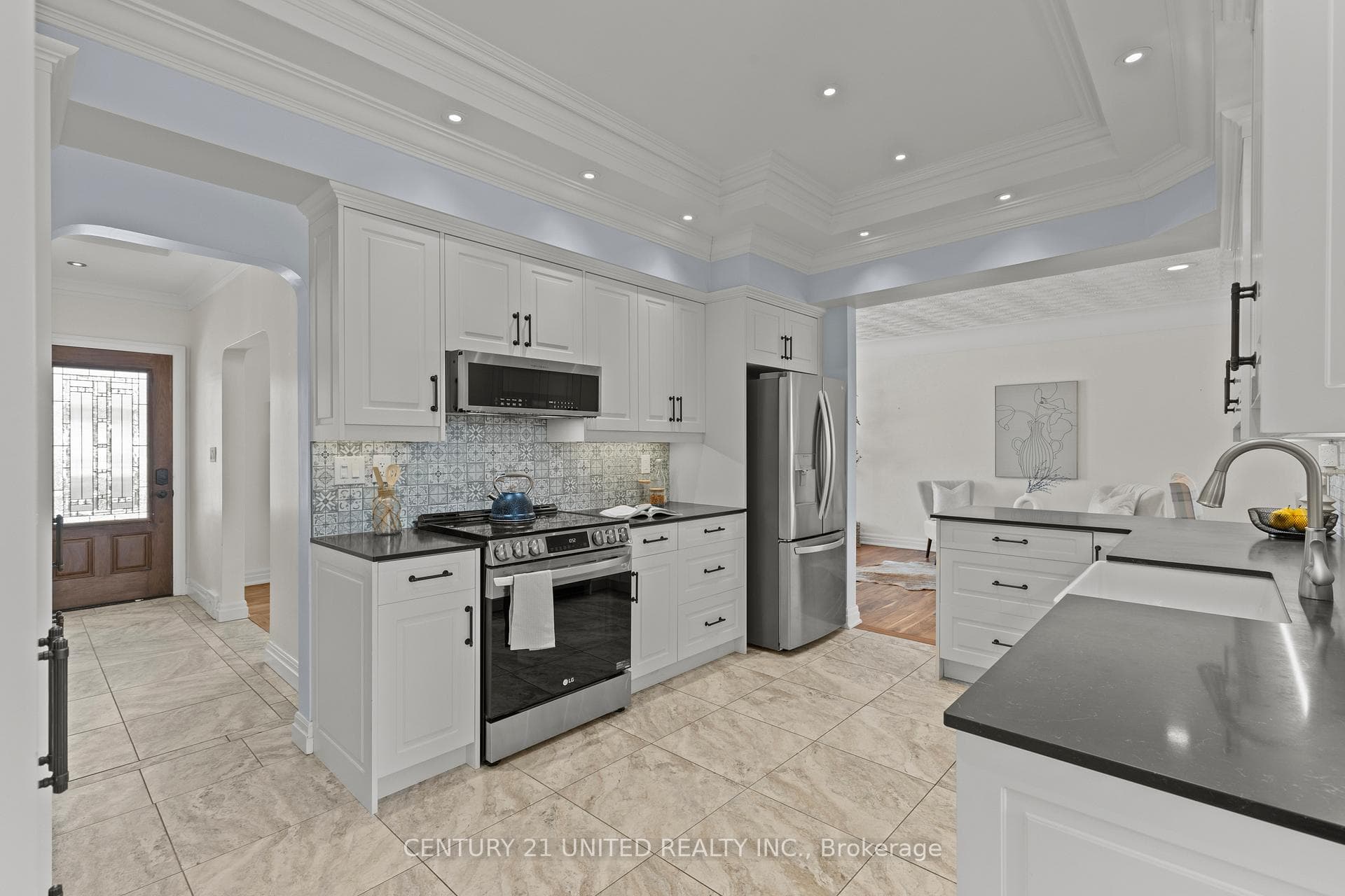 882 Danforth Place photo 10