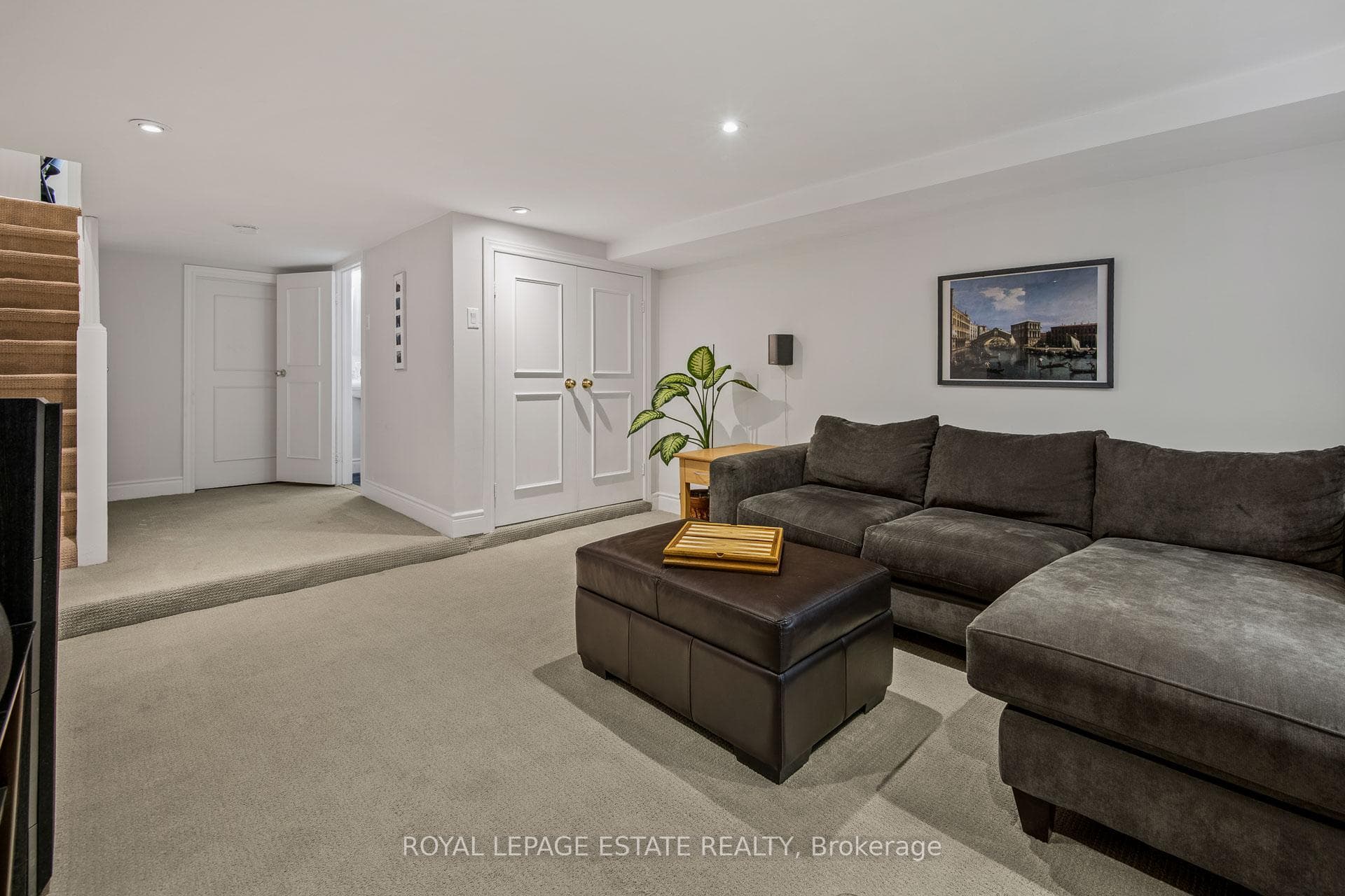 512 Soudan Avenue photo 27
