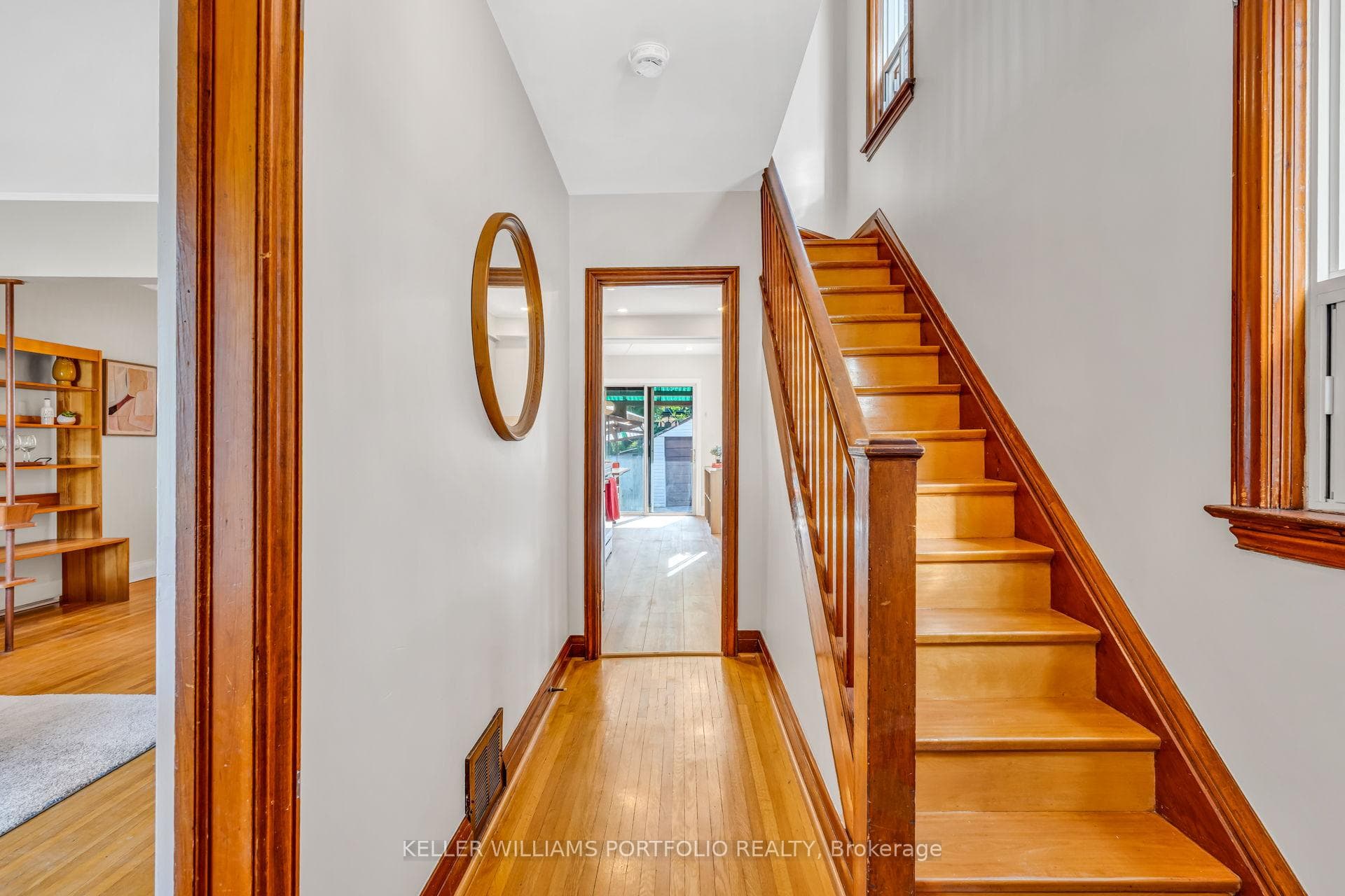 210 Bicknell Avenue photo 4