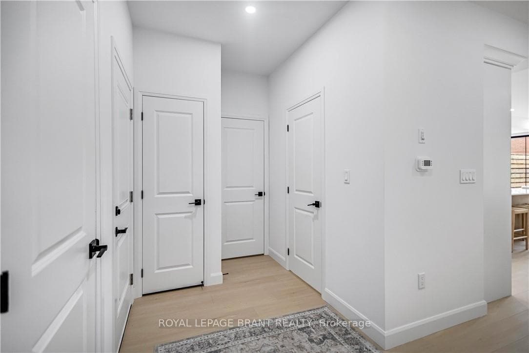 107 Winniett Street photo 8