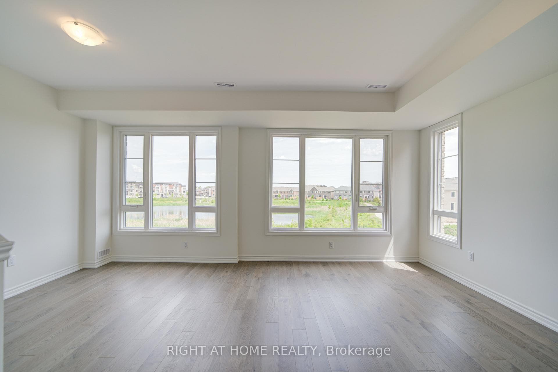 1220 Dartmouth Crescent Unit 8 photo 24