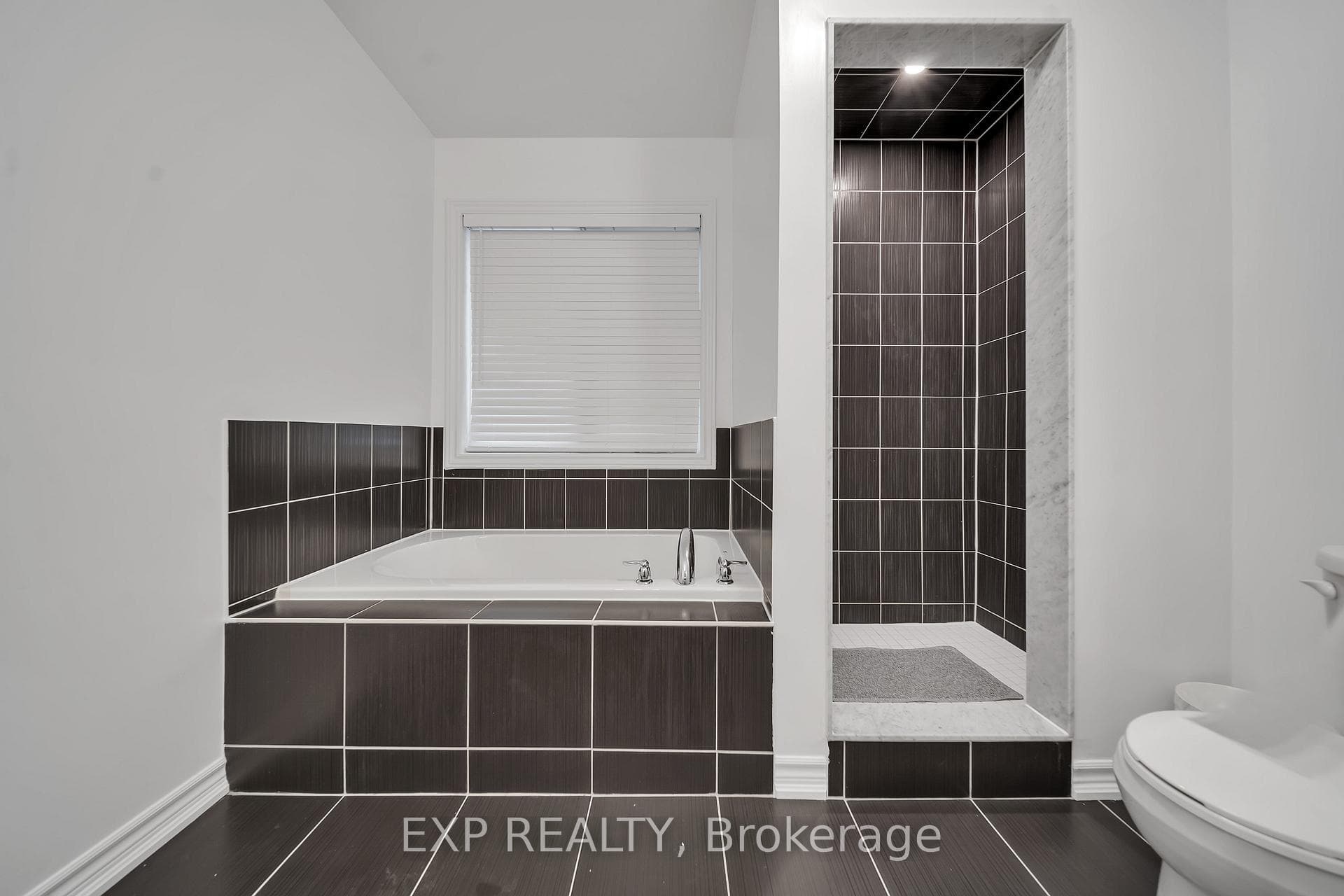 32 Mackenzie Street photo 28