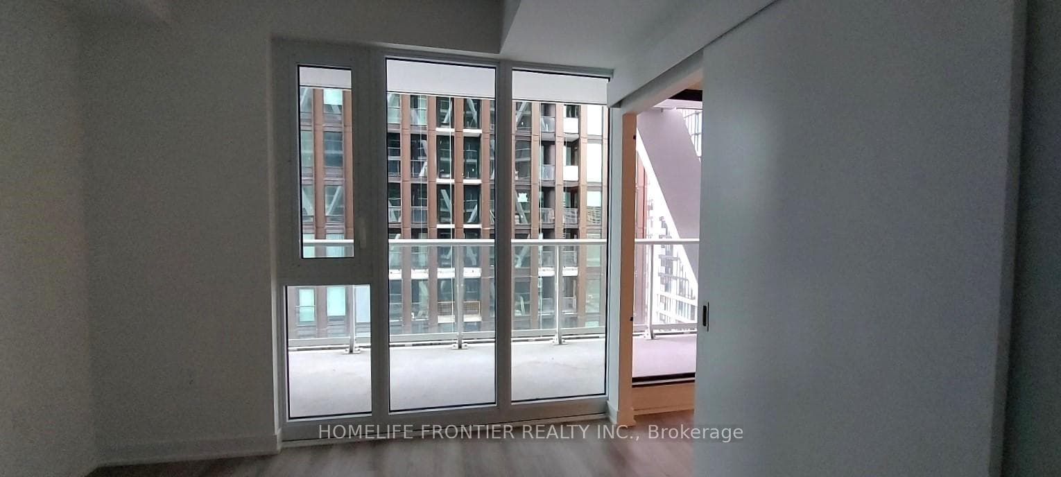 230 Simcoe Street Unit 1911 photo 3