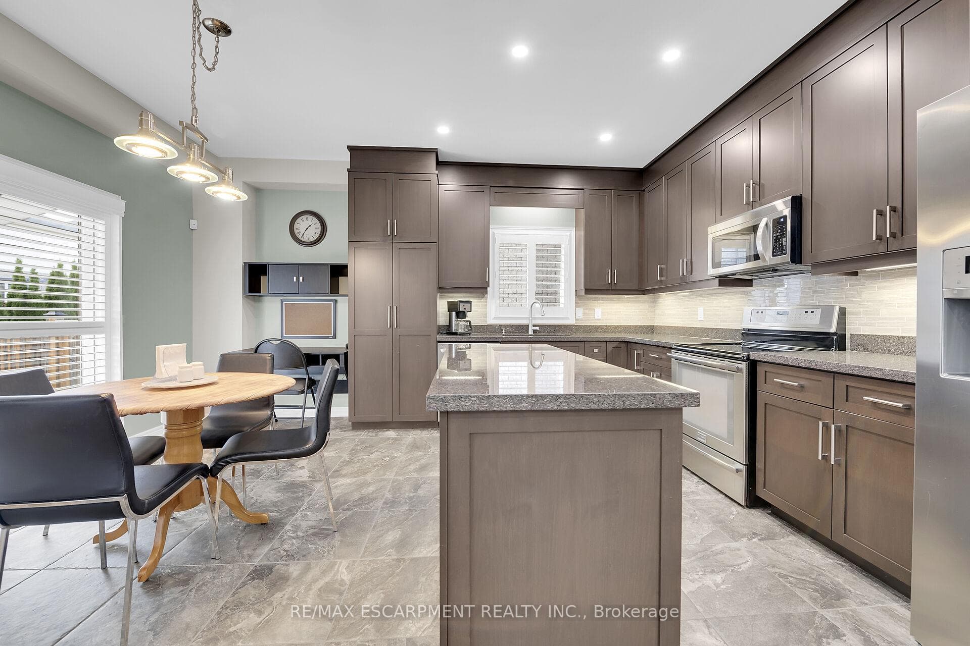 127 Lampman Drive photo 8