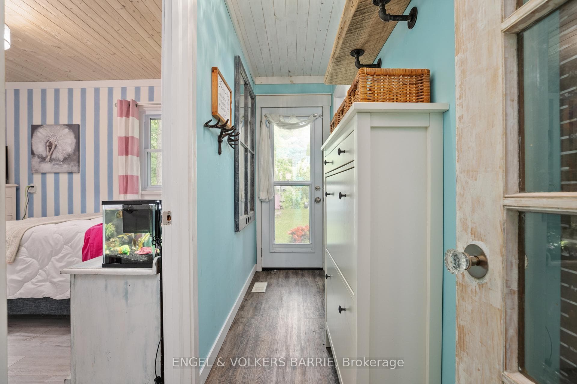 661 Tiny Beaches Road photo 18