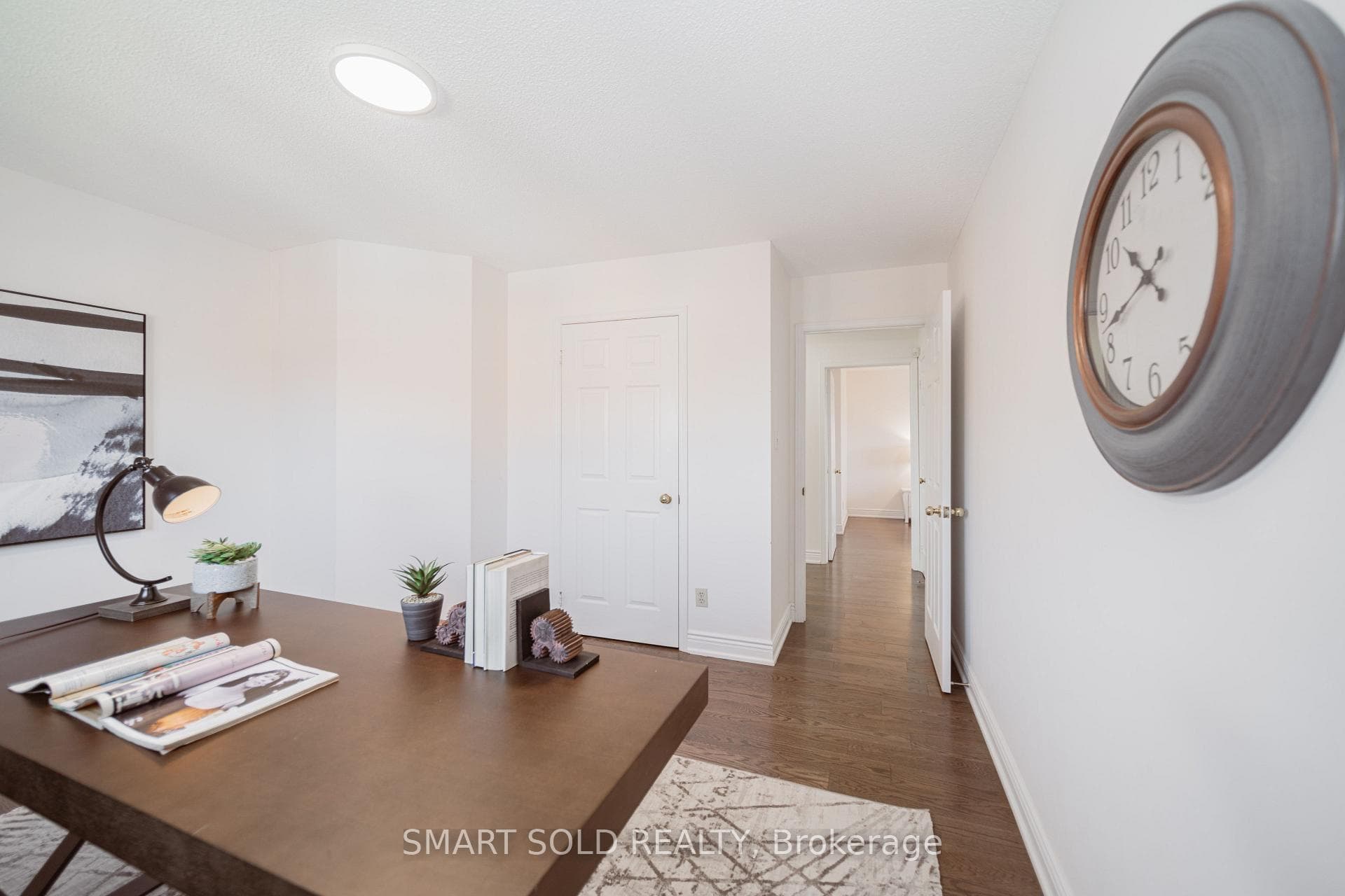290 Greenock Drive photo 33