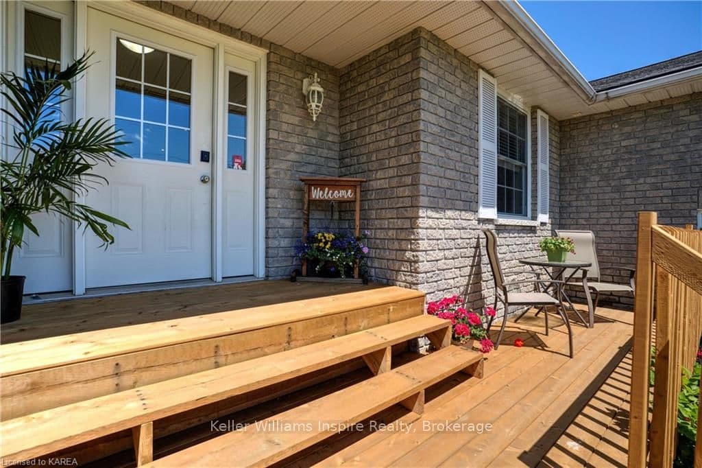 25 SPRINGBROOK Drive photo 3