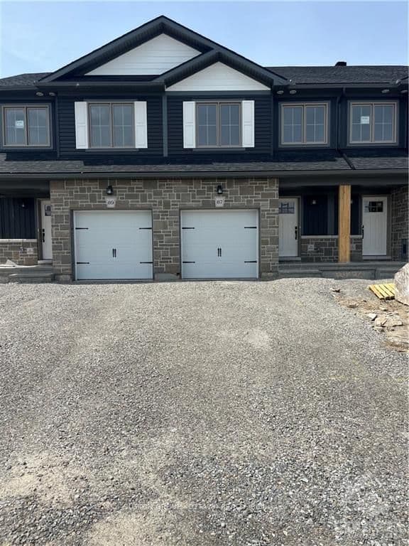 87 WHITCOMB Crescent photo 1