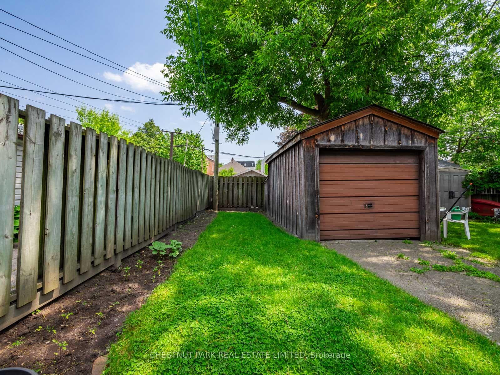 673 Durie Street photo 32