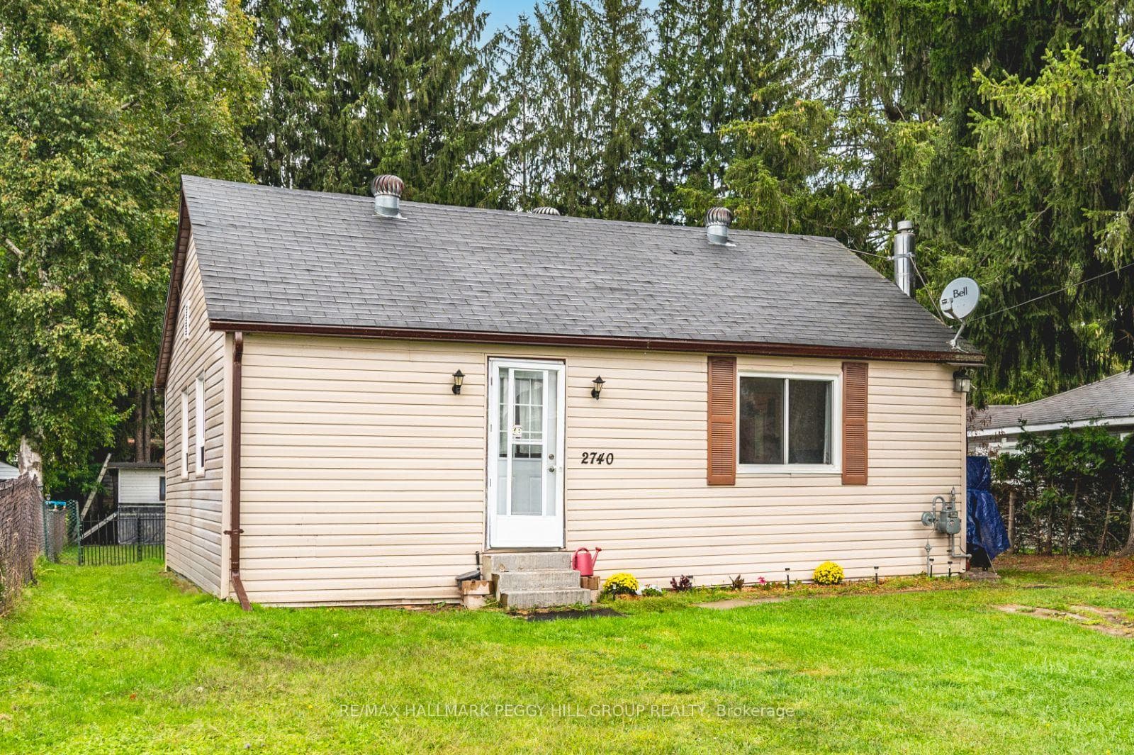 2740 Lakeside Drive photo 1