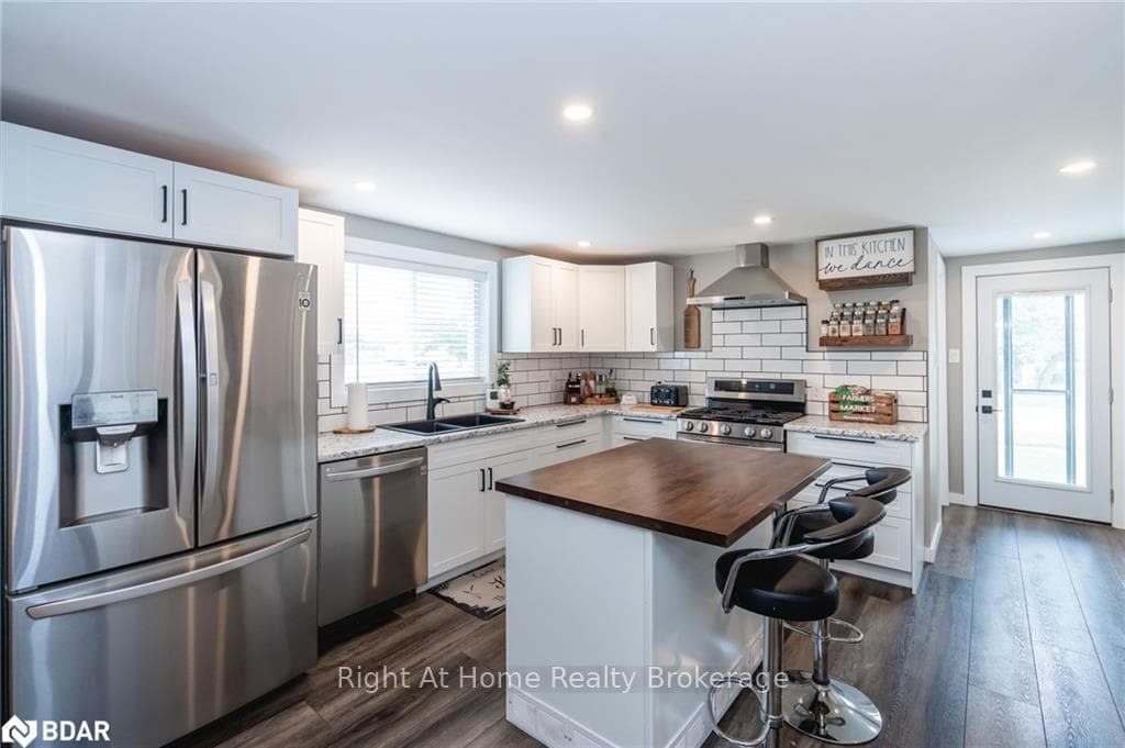 95 JAMES ST E Street photo 9