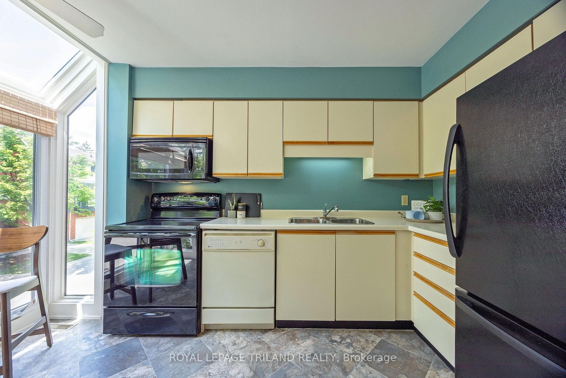 683 Windermere Road Unit 23 photo 6