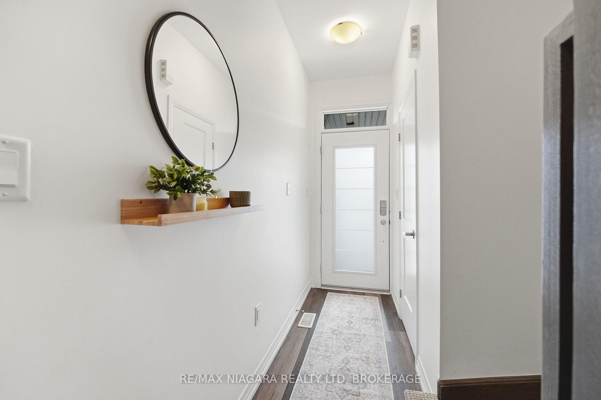4004 Crown Street photo 2