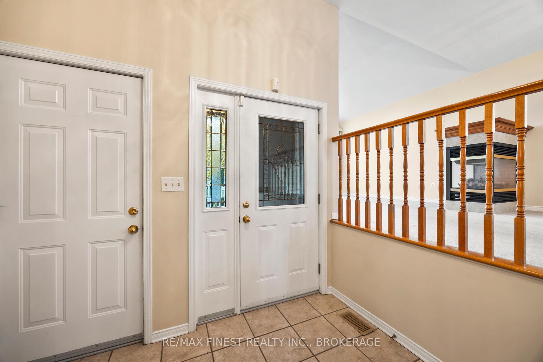 311 ELLESMEER Avenue photo 9