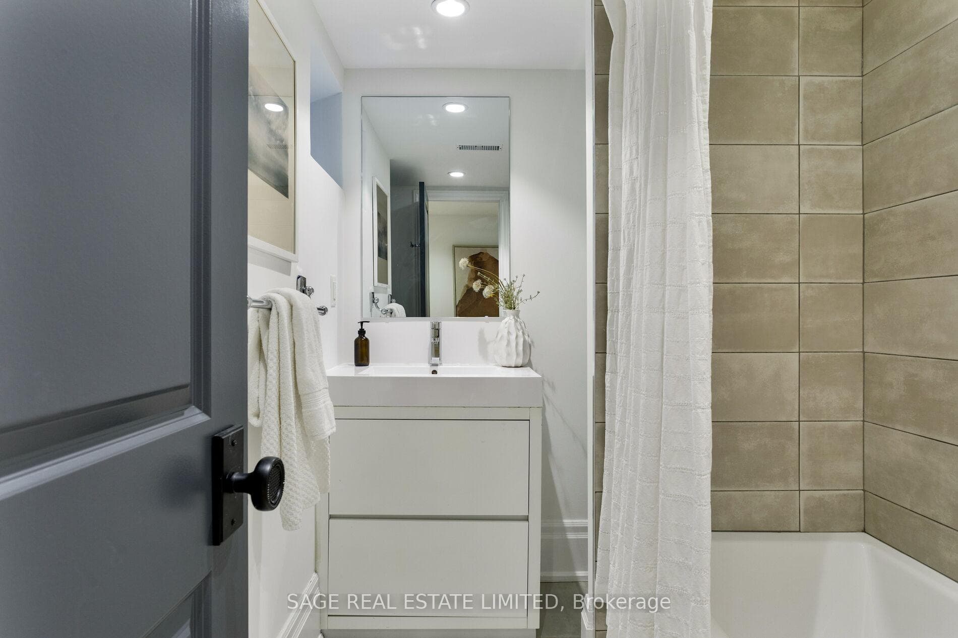 221 Crawford Street photo 48