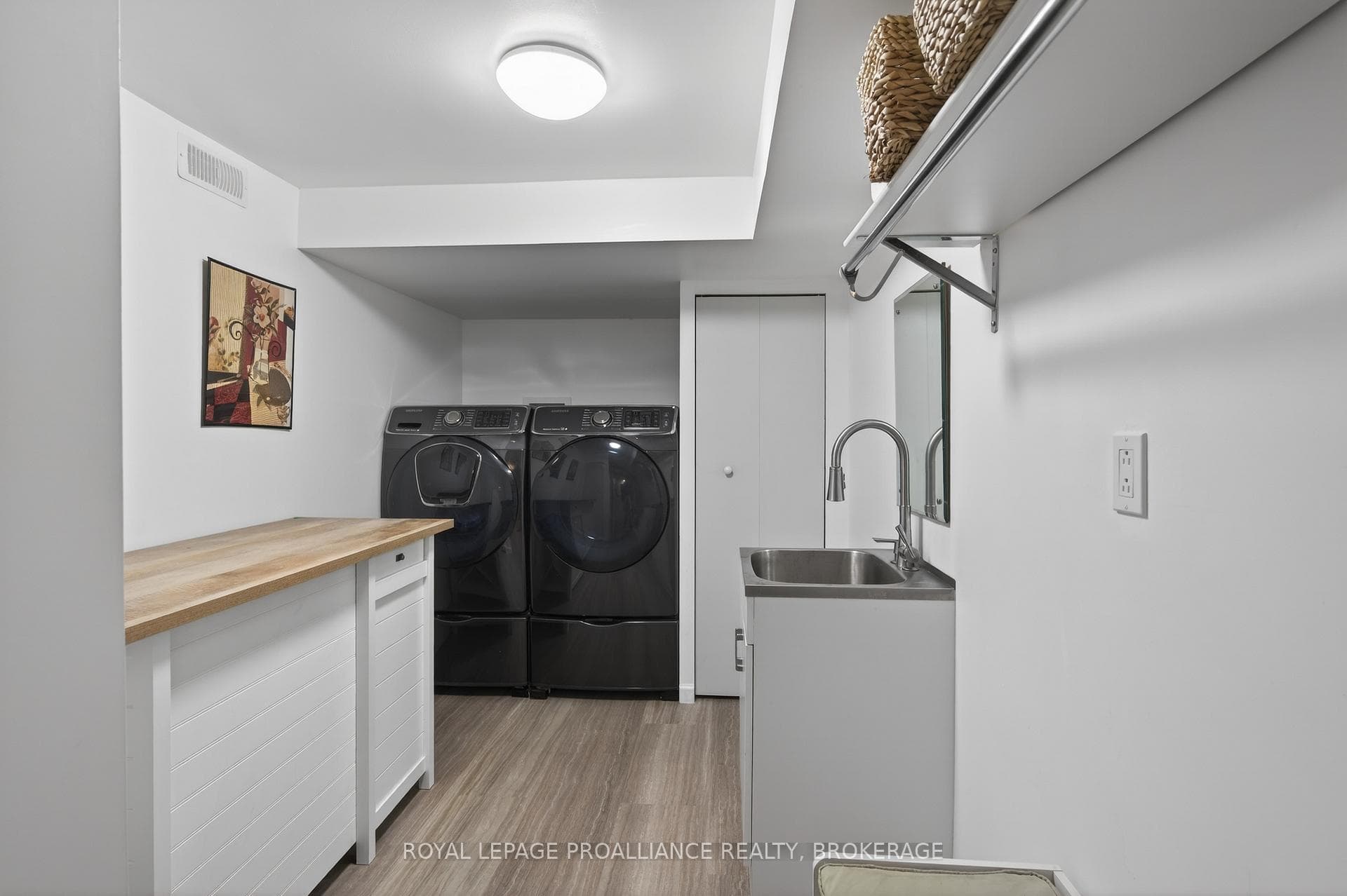 745 Sussex Boulevard photo 31