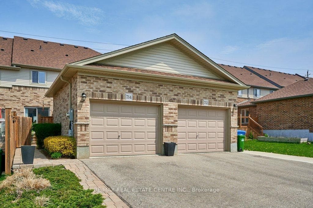 714 Victoria Road photo 37