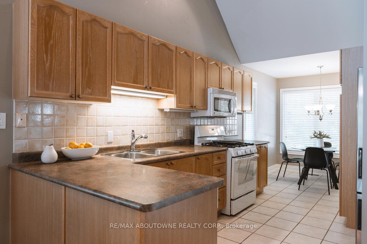 5427 Lakeshore Road Unit 11 photo 7