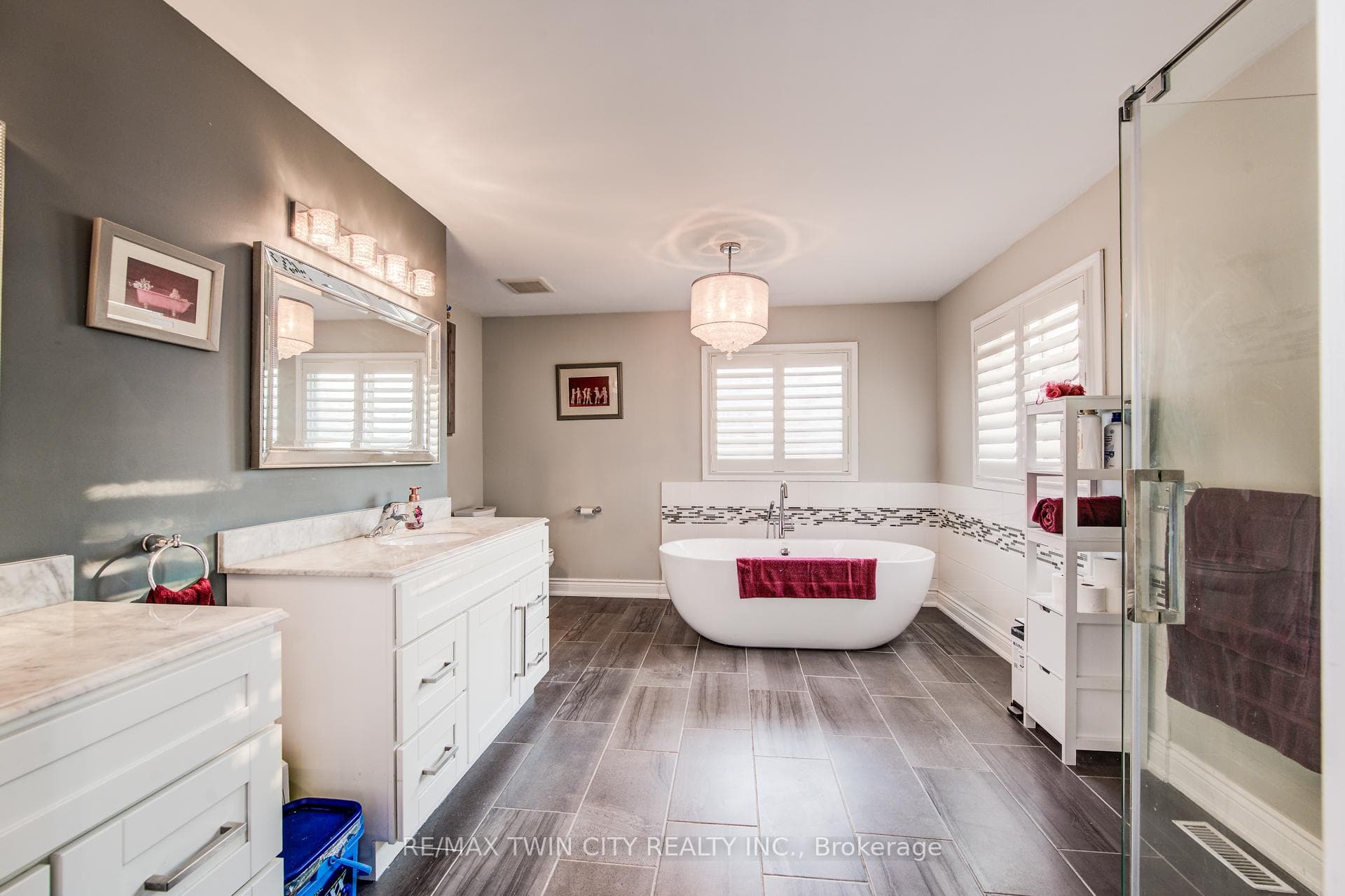 Ensuite 5 piece bathroom